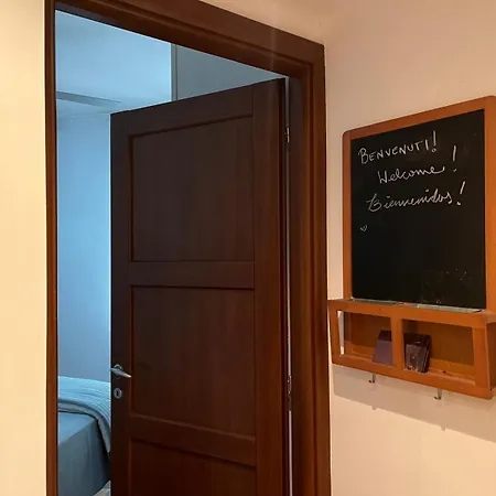 Interno2001 Apartman *