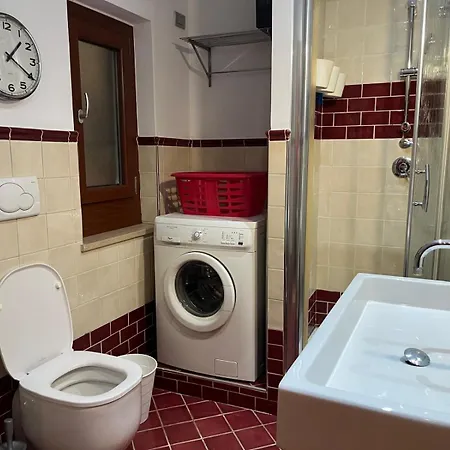 Interno2001 Apartman *